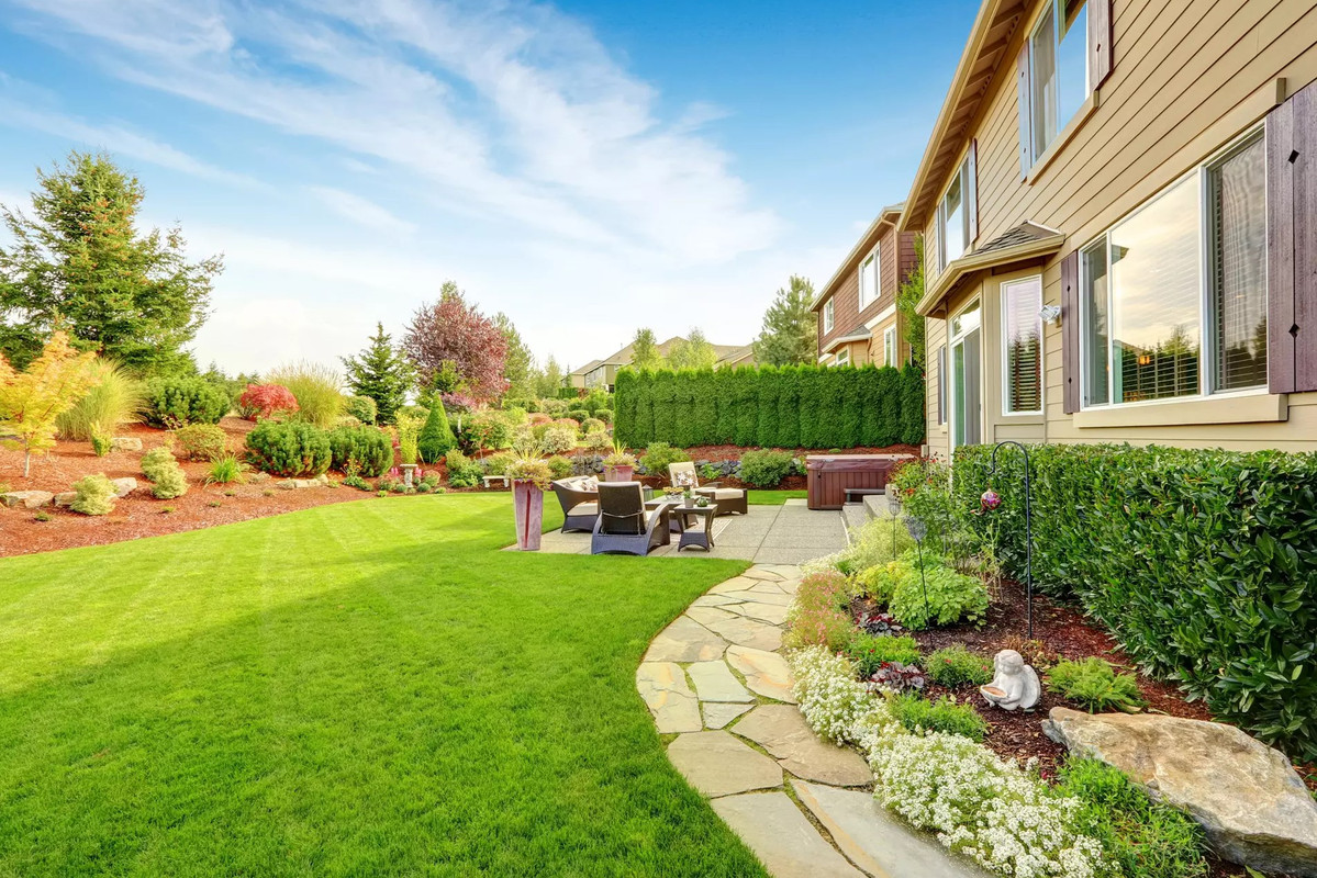 The Benefits Of Hiring A Gardening Service